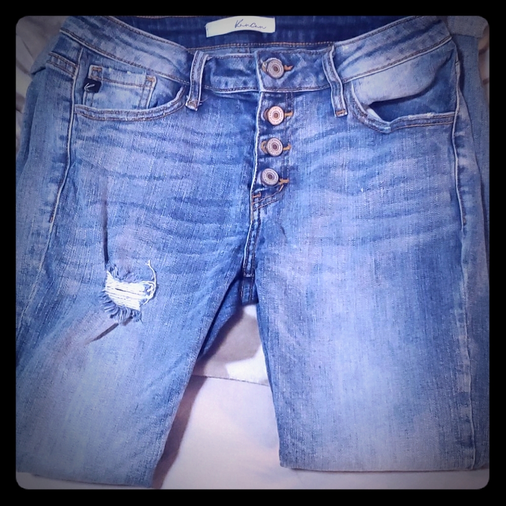 Size 3 distressed Kancan